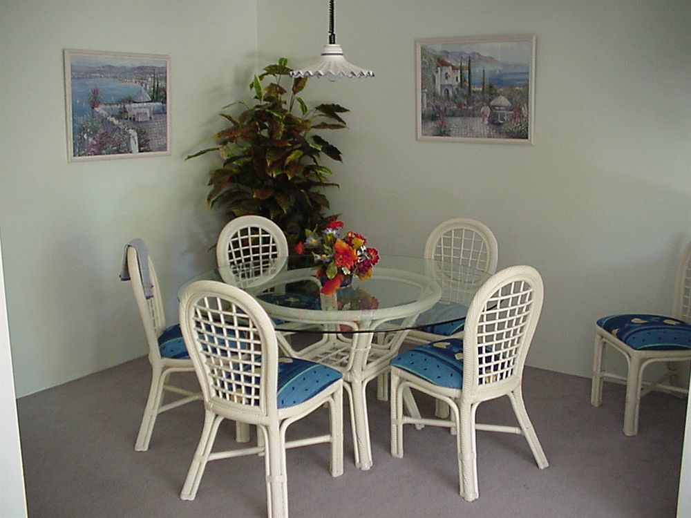 Gold Coast Theme Parks - Copacabana Holiday Apartments